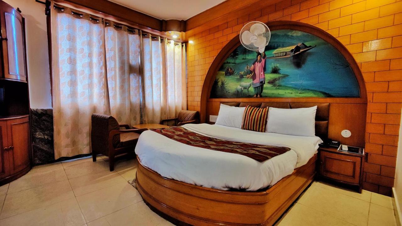 Auckland Hotel And Restaurant Near Mall Road شيملا المظهر الخارجي الصورة