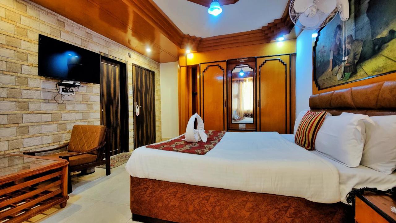 Auckland Hotel And Restaurant Near Mall Road شيملا المظهر الخارجي الصورة