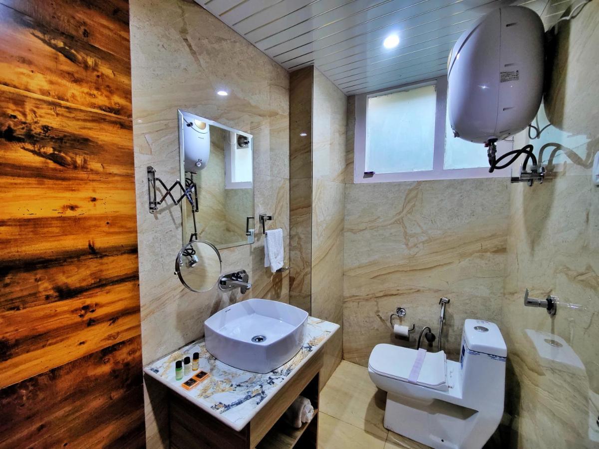 Auckland Hotel And Restaurant Near Mall Road شيملا المظهر الخارجي الصورة